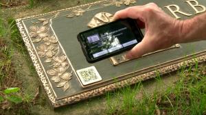 Ð ÐÐ²ÑÐ¾Ð¿Ðµ Ð¸ ÐÐ¼ÐµÑÐ¸ÐºÐµ Ð½Ð° Ð½Ð°Ð´Ð³ÑÐ¾Ð±Ð½ÑÐµ Ð¿Ð»Ð¸ÑÑ Ð½Ð°ÑÐ°Ð»Ð¸Ð½Ð°Ð½Ð¾ÑÐ¸ÑÑ ÑÐ½Ð¸ÐºÐ°Ð»ÑÐ½ÑÐµ QR-ÐºÐ¾Ð´Ñ.